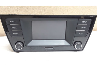 Радио/ проигрыватель CD/DVD / навигация