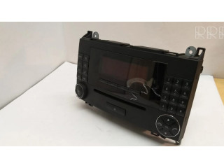 Радио/ проигрыватель CD/DVD / навигация