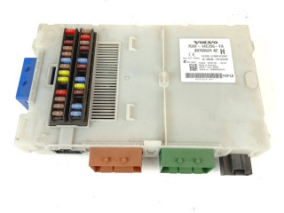 Блок предохранителей 30765624   Volvo V70    