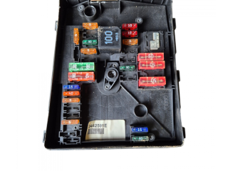 Блок предохранителей 1718130, 3442591E Volkswagen Jetta V