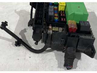 Блок предохранителей Mitsubishi Outlander