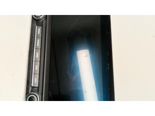 Радио/ проигрыватель CD/DVD / навигация