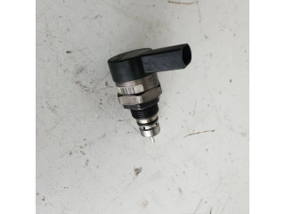 Топливная рампа 0281002949, 15643987   BMW 3 E92 E93 2.0  для двигателя N47D20