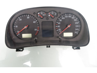 Přístrojová deska Volkswagen Bora 2000 110008958025, 1J0920822C