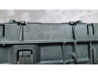 Другая деталь отсека двигателя