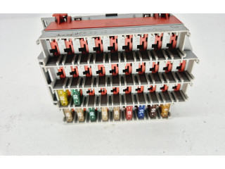 Блок предохранителей  9162439   Volvo V70    