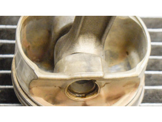 Píst 7838623, 7840918 BMW 5 E60 E61 pro benzínový motor 5.0 S85 B50 A