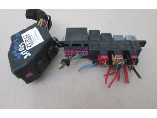Блок предохранителей Skoda Octavia Mk1 (1U)