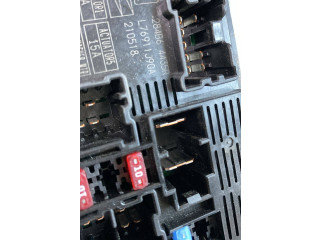 Блок предохранителей 284B64435R Dacia Sandero III