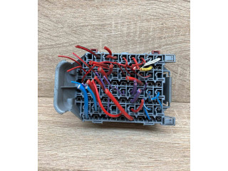 Блок предохранителей 9162439 Volvo S80