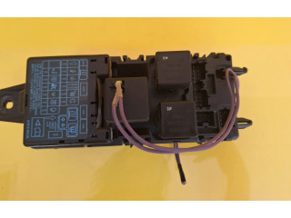 Блок предохранителей MB953355, MR318828 Mitsubishi Carisma