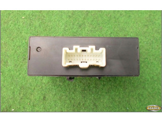 Блок управления LD7167791 Mazda MPV II LW