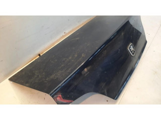 Задняя крышка (багажника)