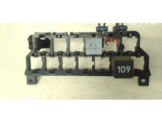 Блок предохранителей 8d0937503e Volkswagen Golf IV