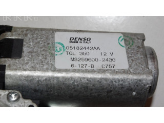 Моторчик заднего дворника 05182442AA    Fiat 500E