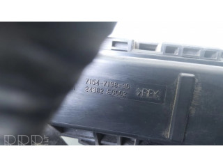 Блок предохранителей  7154713830, 24382EG002   Nissan Juke I F15    