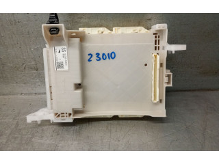 Pojistková skříňka Řídící jednotka BSM 8273052K40 Toyota Yaris 2020