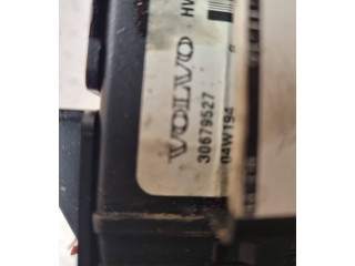 Блок предохранителей 30679527, 08696098 Volvo V70