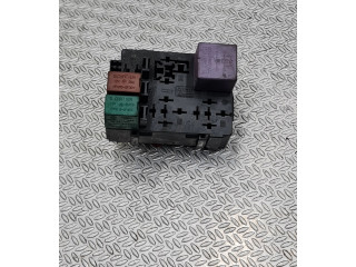 Блок предохранителей 15446191   Renault Clio II    