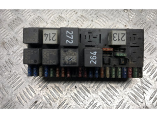 Блок предохранителей 443941822B, 443941822B Audi 80 90 B3