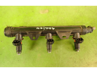 Топливная рампа 03E133320A Skoda Fabia Mk2 (5J)