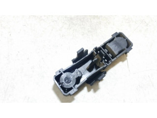 Держатель крышки лампы заднего фонаря