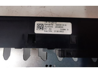 Радио/ проигрыватель CD/DVD / навигация