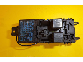 Блок предохранителей MB953355, MR318828 Mitsubishi Carisma