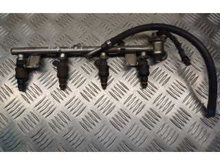 Топливная рампа 058133681, 058133551   Audi A6 S6 C5 4B  