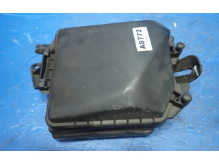 Блок предохранителей  674661C   Renault Clio III    