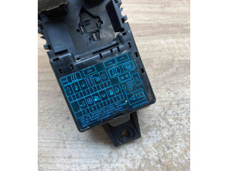 Блок предохранителей MB953355, MR193494 Mitsubishi Carisma