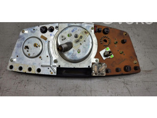 Спидометр (приборный щиток)    Mercedes-Benz 200 300 W123    