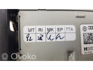 Радио/ проигрыватель CD/DVD / навигация