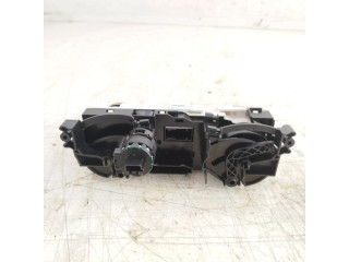 Блок управления климат-контролем P7820A221Y, 69660063 Mitsubishi Colt