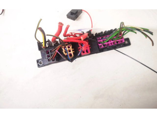 Блок предохранителей 8l0941822 Volkswagen Golf IV