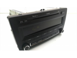 Радио/ проигрыватель CD/DVD / навигация