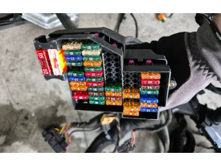 Pojistková skříňka 7P0937548F Volkswagen Touareg II 2013