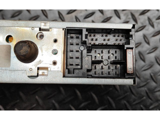 Радио/ проигрыватель CD/DVD / навигация