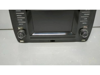 Радио/ проигрыватель CD/DVD / навигация