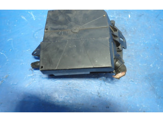 Блок предохранителей  674661C   Renault Clio III    