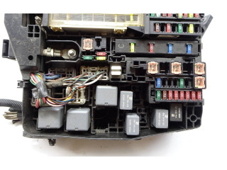 Pojistková skříňka 8211105X21, 864AE Toyota Avensis T270 2014