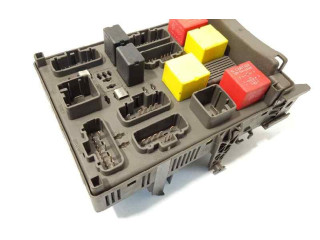 Pojistková skříňka Řídící jednotka BSM 8200283802, 8200004201 Renault Espace III 2002