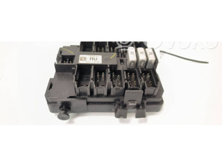 Блок предохранителей 15093837   Cadillac Escalade    