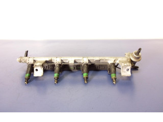 Vstřikovací lišta 98AG-14A390-LB, 98AG-14A390-LB Mazda 323 F