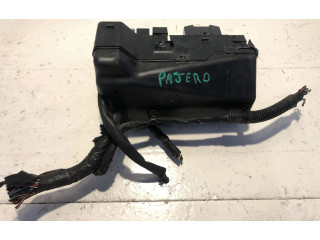   Pojistková skříňka    Mitsubishi Pajero 2011