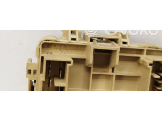 Блок предохранителей  JB200400, 990423   Subaru Forester SF    