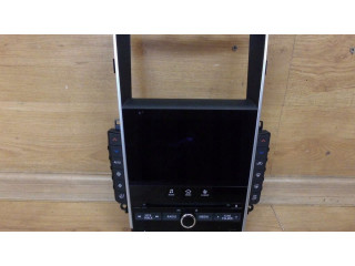 Радио/ проигрыватель CD/DVD / навигация