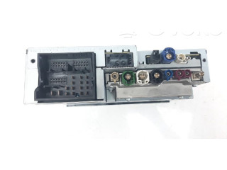 Радио/ проигрыватель CD/DVD / навигация