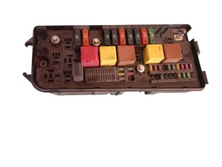 Блок предохранителей 13112918 Opel Vectra C