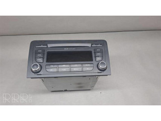 Радио/ проигрыватель CD/DVD / навигация